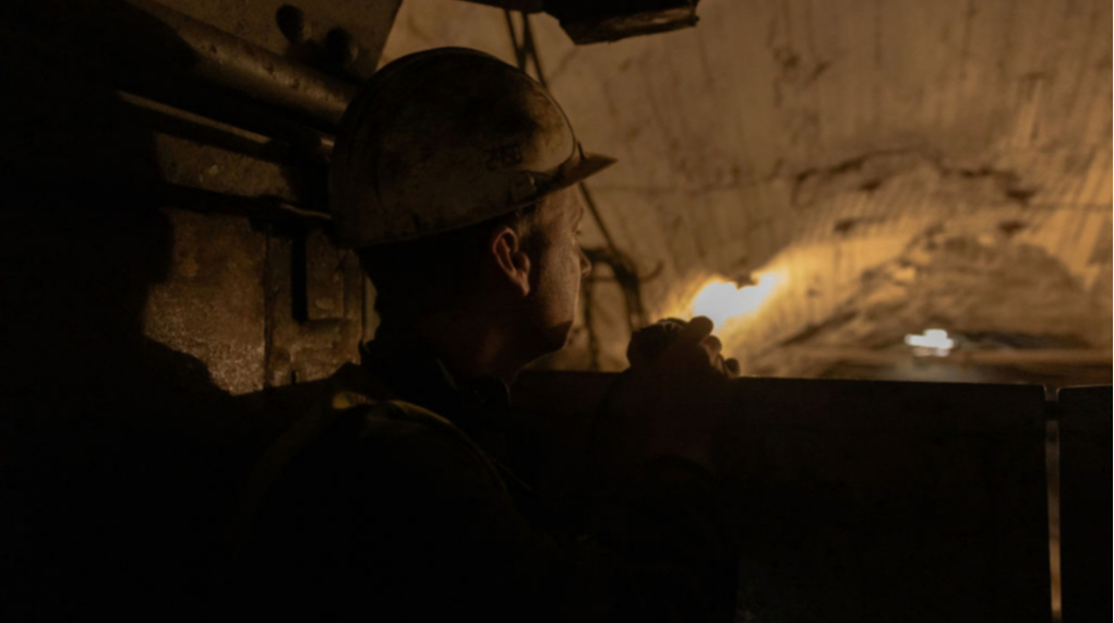 Attacco russo interrompe l&#039;alimentazione elettrica a otto miniere in Ucraina, 2595 minatori intrappolati sottoterra