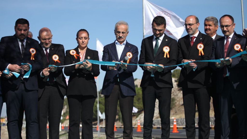 Inaugurata la strada Burdur-Tefenni-Çavdır: riduzione del tempo di percorrenza e risparmio economico per la regione