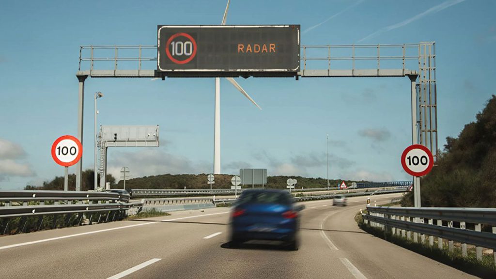 Turchia semplifica le regole del traffico: 32845 cartelli di velocità rimossi per migliorare la sicurezza stradale