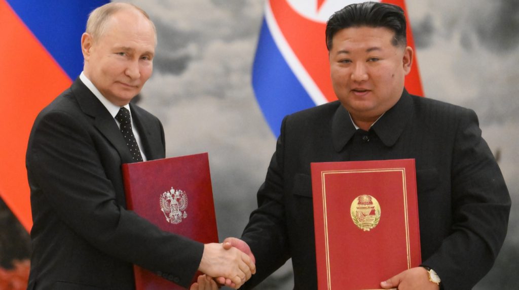 Corea del Nord dispiega 10.000 soldati al confine tra Russia e Ucraina: implicazioni per la sicurezza globale

Introduzione
La Corea del Nord ha dispiegato circa 10.000 soldati vicino al confine tra Russia e Ucraina, secondo quanto riferito dall&#039;intelligence sudcoreana. Questa informazione è stata resa nota dal deputato sudcoreano Lee Seong-kwon, che cita dati del National Intelligence Service (NIS) del suo paese.

Dettagli
La Corea del Nord ha inviato circa 5.000 lavoratori edili militari in Russia dal settembre scorso, che sono stati gradualmente trasferiti per condurre lavori di &quot;ricostruzione delle infrastrutture&quot;. I servizi di intelligence hanno rilevato segni di preparativi per ulteriori dispiegamenti di personale.

Preparativi per ulteriori dispiegamenti
Il deputato ha aggiunto che il servizio di intelligence sta registrando &quot;segni continui di addestramento e selezione del personale in preparazione di ulteriori dispiegamenti di truppe&quot;, il che indica la natura a lungo termine di questa cooperazione.

Valutazione più allarmante
Tuttavia, la valutazione più allarmante del NIS riguarda il dispiegamento di unità militari regolari. Il servizio di intelligence ritiene che circa 10.000 soldati nordcoreani siano stati trasferiti al confine tra Russia e Ucraina.

Scambio di favori
La Corea del Nord riceve assistenza finanziaria, cibo, risorse energetiche e accesso a tecnologie militari avanzate dalla Russia in cambio di truppe e lavoratori edili. Ciò consente al regime di Kim Jong Un non solo di sostenere la sua economia, ma anche di sviluppare i suoi programmi nucleari e missilistici, ignorando completamente le severe sanzioni internazionali.

Contesto
Il servizio di intelligence estero dell&#039;Ucraina ha affermato che la Corea del Nord fornisce attualmente tra il 35% e il 50% delle esigenze di munizioni della Russia. Vadym Skibitskyi, vicecapo del servizio di intelligence della difesa dell&#039;Ucraina, ha riferito il 7 settembre che le truppe nordcoreane rimangono sul territorio russo e stanno svolgendo compiti specifici nell&#039;oblast&#039; di Kursk.

Approfondimento
La presenza di truppe nordcoreane al confine tra Russia e Ucraina rappresenta un ulteriore elemento di complessità nel conflitto in corso. La cooperazione tra la Corea del Nord e la Russia potrebbe avere implicazioni significative per la sicurezza regionale e globale.

Possibili Conseguenze
Le possibili conseguenze di questo dispiegamento di truppe potrebbero includere un aumento delle tensioni nella regione, un escalation del conflitto e un potenziale impatto sulla sicurezza globale.

Opinione
È importante notare che le informazioni fornite dall&#039;intelligence sudcoreana devono essere valutate con cautela e considerate nel contesto più ampio del conflitto in corso.

Analisi Critica dei Fatti
L&#039;analisi critica dei fatti suggerisce che la cooperazione tra la Corea del Nord e la Russia potrebbe essere motivata da interessi economici e strategici. Tuttavia, è fondamentale considerare le possibili implicazioni di lungo termine di questa cooperazione per la sicurezza regionale e globale.

Relazioni con altri fatti
La presenza di truppe nordcoreane al confine tra Russia e Ucraina è collegata ad altri eventi e sviluppi nella regione, tra cui il conflitto in corso in Ucraina e le tensioni tra la Russia e l&#039;Occidente.

Contesto storico
La cooperazione tra la Corea del Nord e la Russia ha una lunga storia, con entrambi i paesi che hanno mantenuto relazioni diplomatiche e economiche strette nel corso degli anni.

Fonti
La fonte di questo articolo è Euractiv, un sito di notizie e analisi focalizzato sull&#039;Unione Europea.