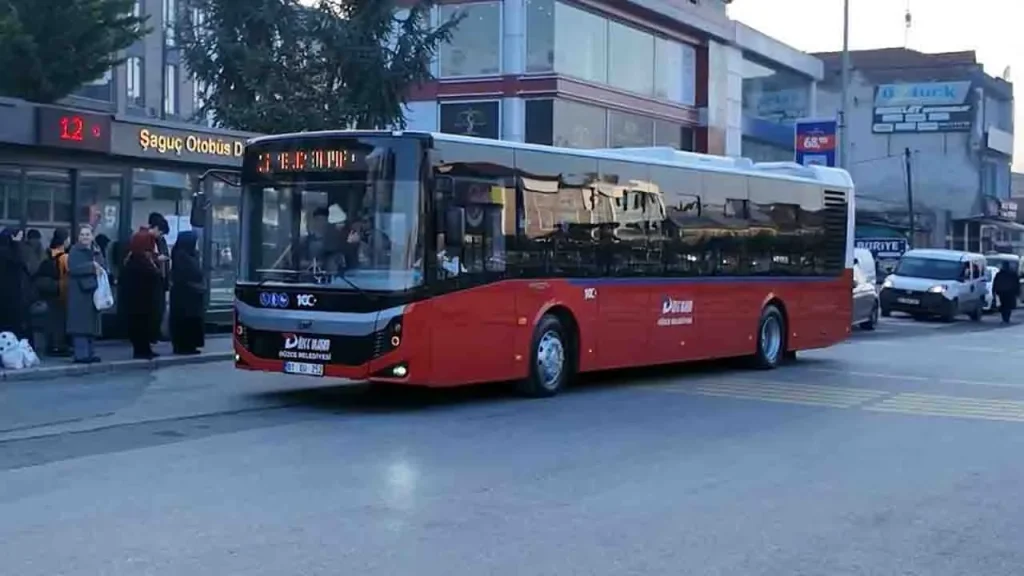 Prezzo del biglietto studentesco a Düzce ridotto da 20 a 9,60 lira