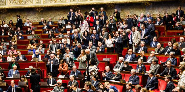 La Francia Sospende la Riforma delle Pensioni: L&#039;Assemblea Nazionale Approva con Ampia Maggioranza