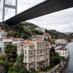 Villa Zeki Paşa Yalısı a Boğaz: 130 anni di storia, 23 camere, in vendita