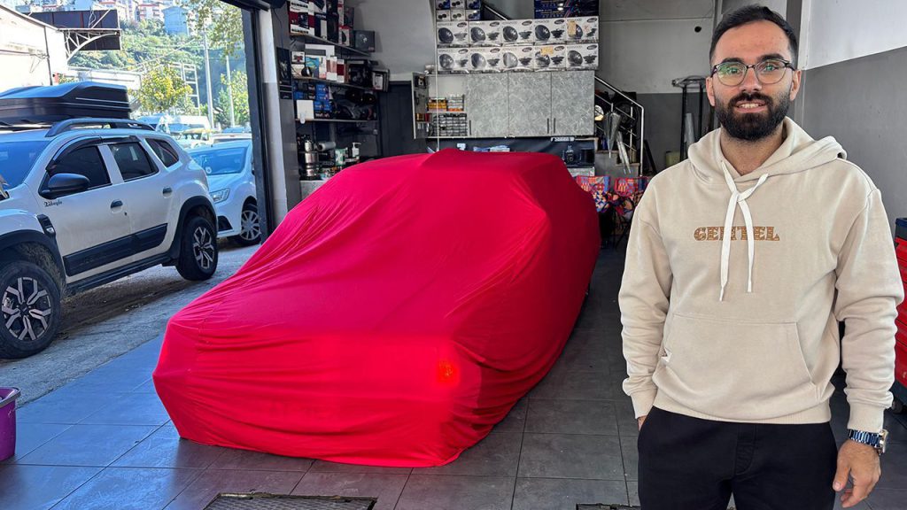 Tofaş Doğan del 1998 restaurata con TV e console di gioco, messa in vendita per 1 milione di lire turche