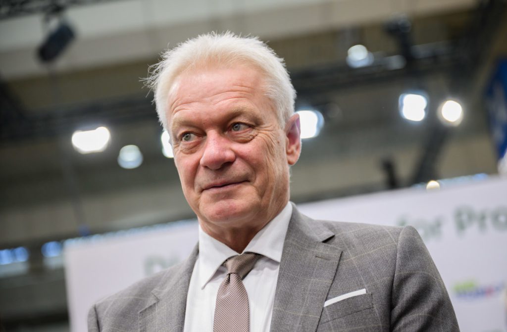 Volo del ministro delle politiche agricole interrotto prima della partenza