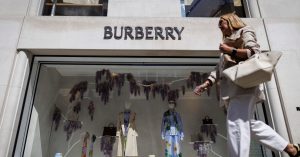 Burberry registra un aumento dei ricavi grazie al mercato cinese