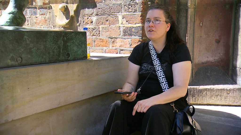 La storia di Sabrina: una donna alle prese con la povertà e i debiti