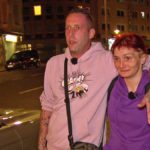 Carola e Chris celebrano un incontro dopo anni di assistenza sociale Hartz 4 e Bürgergeld