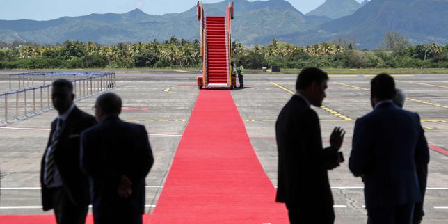 Macron in arrivo a Mauritius: inizio di un tour africano di cinque giorni