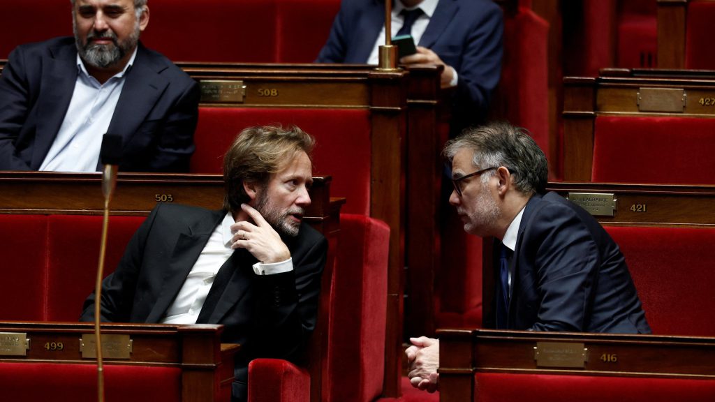 La Strategia del Partito Socialista Francese: Compromesso con i Macronisti e Rottura con La France Insoumise