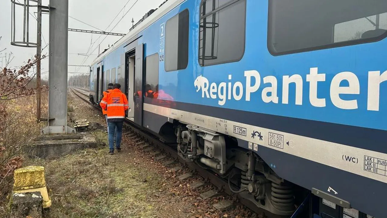 Due treni si scontrano a 132 km a sud di Praga: 3 feriti gravemente e 57 lesioni