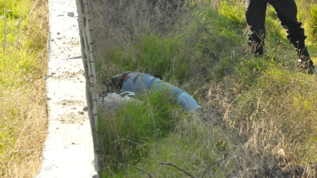 Uomo di 35 anni trovato morto con un colpo di arma da fuoco dopo la scarcerazione