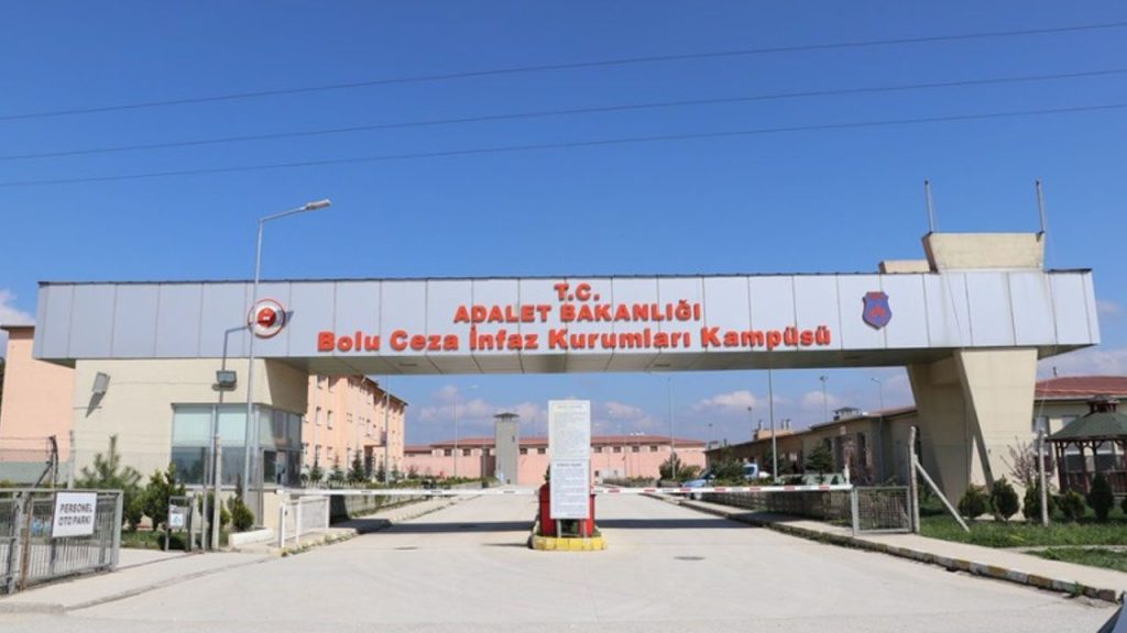 Caso di violenza in carcere in Turchia: un uomo attacca la figlia di 4 anni durante una visita