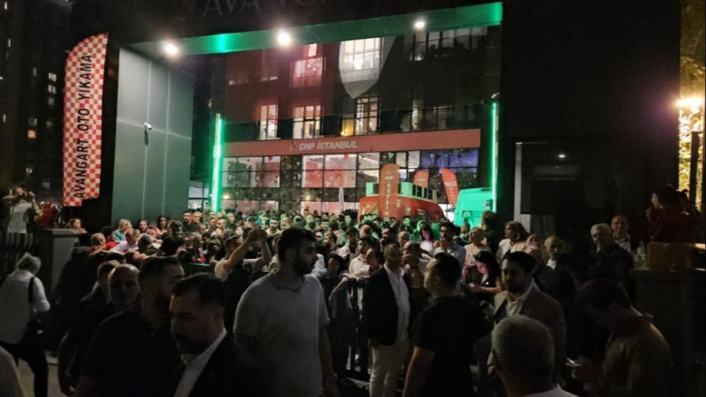 Turchia: Tribunale Rilascia Tre Imputati per Proteste presso Sede del Partito CHP a Istanbul