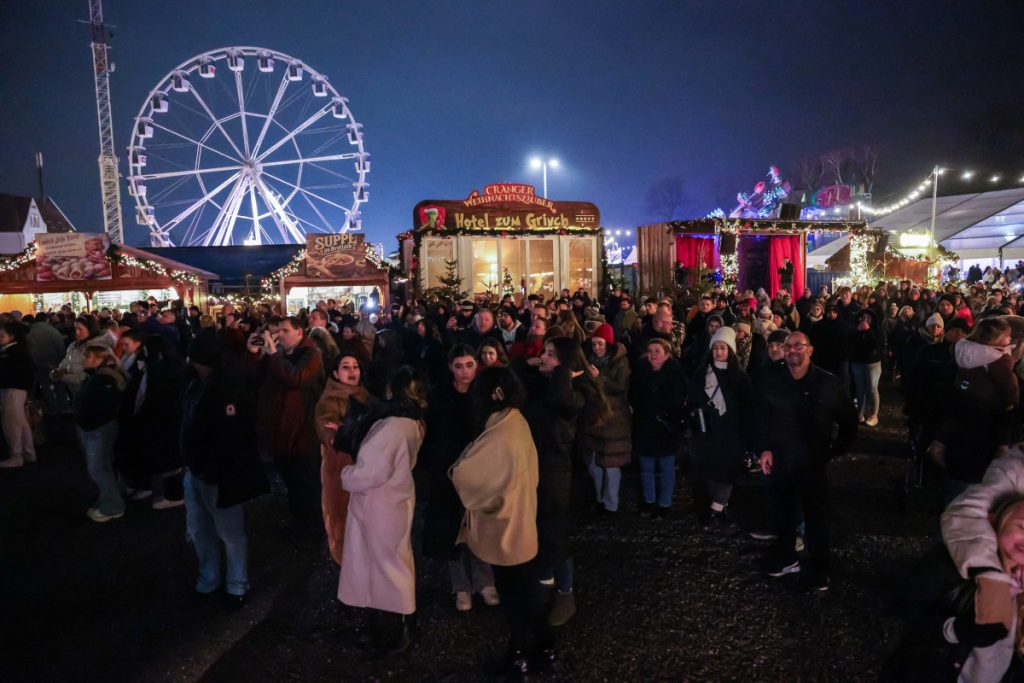 Il mercato di Natale di Cranger apre presto: food‑stand attira l’attenzione dei passanti