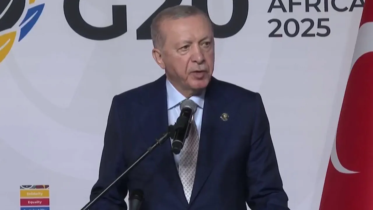 Erdoğan parla al G20 in Sudafrica: annuncia telefonata con Putin e impegno per la pace in Ucraina