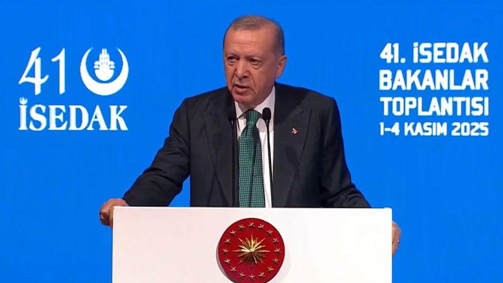 Il Presidente Erdoğan annuncia un programma di sostegno speciale per la Siria durante la cerimonia di apertura di İSEDAK a Istanbul