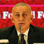 La Gestione degli Arbitri nello Sport: Una Questione di Integrità e Credibilità 

Introduzione
Il tema della gestione degli arbitri nella stagione sportiva è stato oggetto di discussione. La MHK, dall'inizio del suo mandato, ha assunto un ruolo centrale nella gestione degli arbitri.

Approfondimento
La MHK, fin dal suo insediamento, ha assunto un controllo significativo sulla gestione degli arbitri, trasformandola in un sistema che alcuni definiscono come "lavoro stagionale". Ciò ha sollevato interrogativi sulla professionalità e sull'imparzialità degli arbitri.

Possibili Conseguenze
La gestione degli arbitri come "lavoro stagionale" potrebbe avere conseguenze significative sulla qualità e sulla credibilità degli incontri sportivi. Gli arbitri potrebbero essere influenzati da pressioni esterne o da interessi personali, compromettendo l'integrità del gioco.

Opinione
Alcuni sostengono che la gestione degli arbitri dovrebbe essere più trasparente e professionale, per garantire l'imparzialità e la credibilità degli incontri sportivi. Altri ritengono che il sistema attuale sia efficace e non necessiti di modifiche.

Analisi Critica dei Fatti
È importante analizzare criticamente la gestione degli arbitri e le sue conseguenze sulla qualità e sulla credibilità degli incontri sportivi. Ciò richiede un esame approfondito dei fatti e delle opinioni espresse dalle varie parti interessate.

Relazioni con altri fatti
La gestione degli arbitri è strettamente legata ad altri aspetti del mondo sportivo, come la gestione dei club, la formazione degli atleti e la promozione dello sport. È importante considerare queste relazioni per comprendere appieno le conseguenze della gestione degli arbitri.

Contesto storico
La gestione degli arbitri ha una lunga storia e ha subito diverse modifiche nel corso degli anni. È importante considerare il contesto storico per comprendere le ragioni che hanno portato alla situazione attuale.

Fonti
La fonte di questo articolo è Sabah. Per ulteriori informazioni, si consiglia di visitare il sito web ufficiale della fonte.