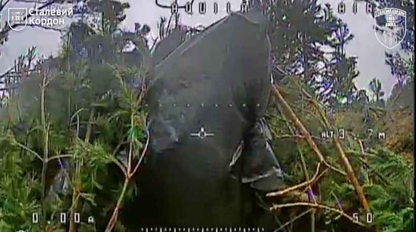 Drone ucraino distrugge obice russo D-20: un esempio di tecnologia e addestramento nella difesa del paese