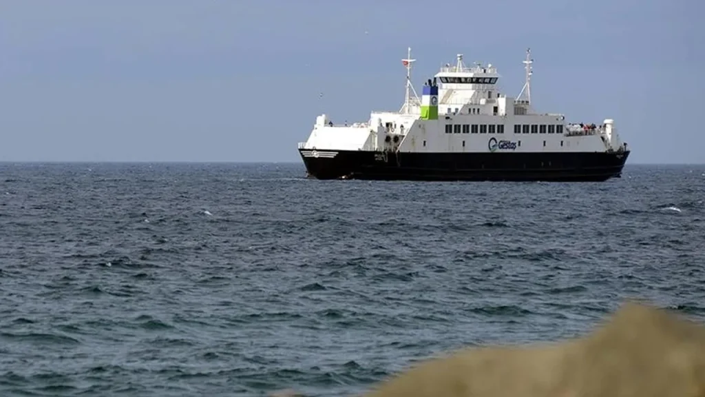 Traghetti sospesi a causa di forti venti nell&#039;Egeo settentrionale