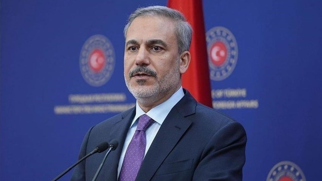 Ministro degli Esteri turco Hakan Fidan: la ricostruzione di Gaza è fondamentale per la pace nella regione