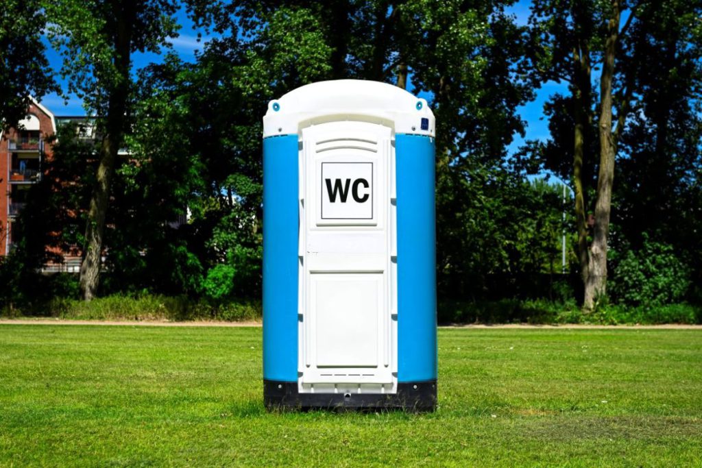 Emergenza igienica a Wuppertal: le toilette pubbliche in stato di abbandono richiedono intervento di professionisti specializzati