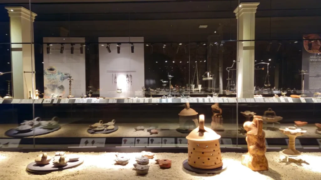 Mostra al Museo Rezan Has: 200 oggetti che raccontano la storia della luce e delle candeline antiche