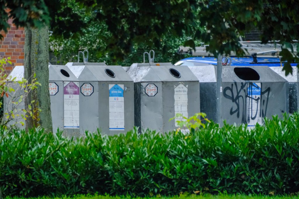 Cittadino di Dortmund multato per aver donato denaro del riciclo di bottiglie: una storia di burocrazia e insensibilità