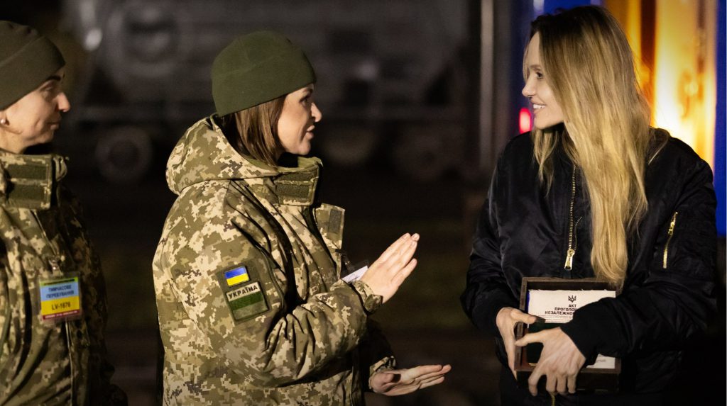 Angelina Jolie riceve ringraziamenti ufficiali dall&#039;Ucraina per il suo sostegno umanitario durante la guerra