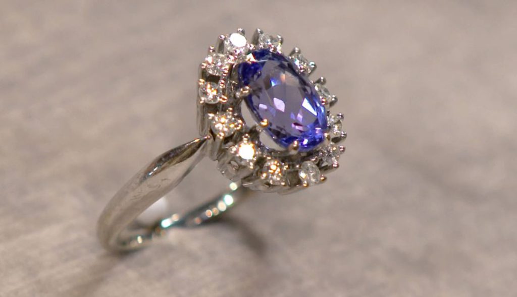 Star di Bares für Rares acquista un anello e riflette sul matrimonio