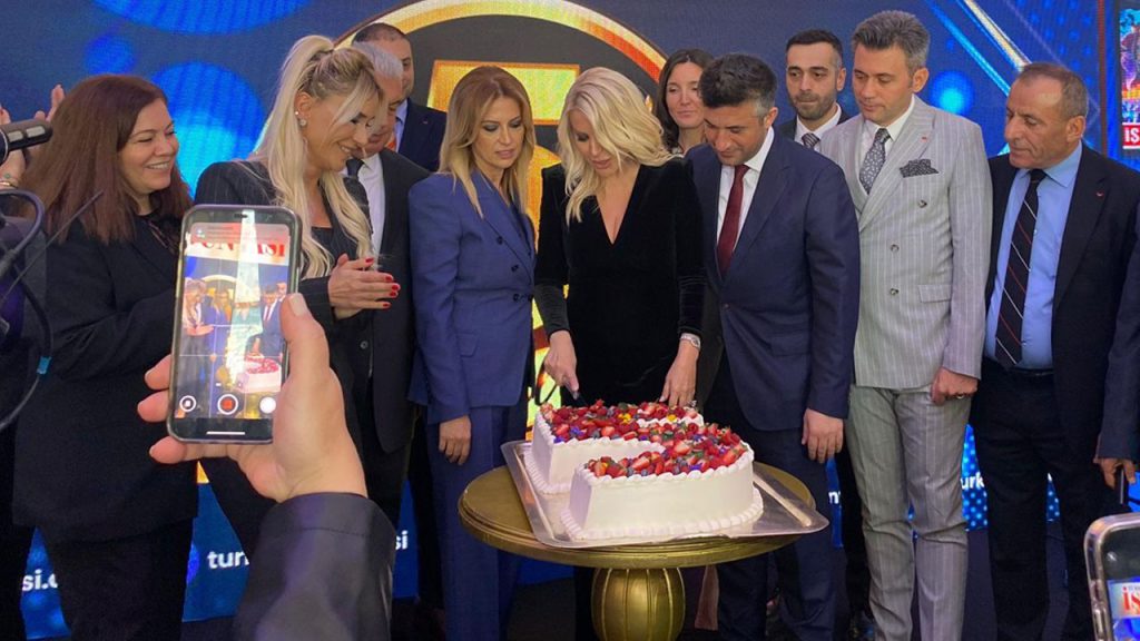 La Rivista &quot;Türkiye&#039;de İş Dünyası&quot; Celebra il Quinto Anno di Attività: Un Traguardo Importante per il Mondo degli Affari in Turchia