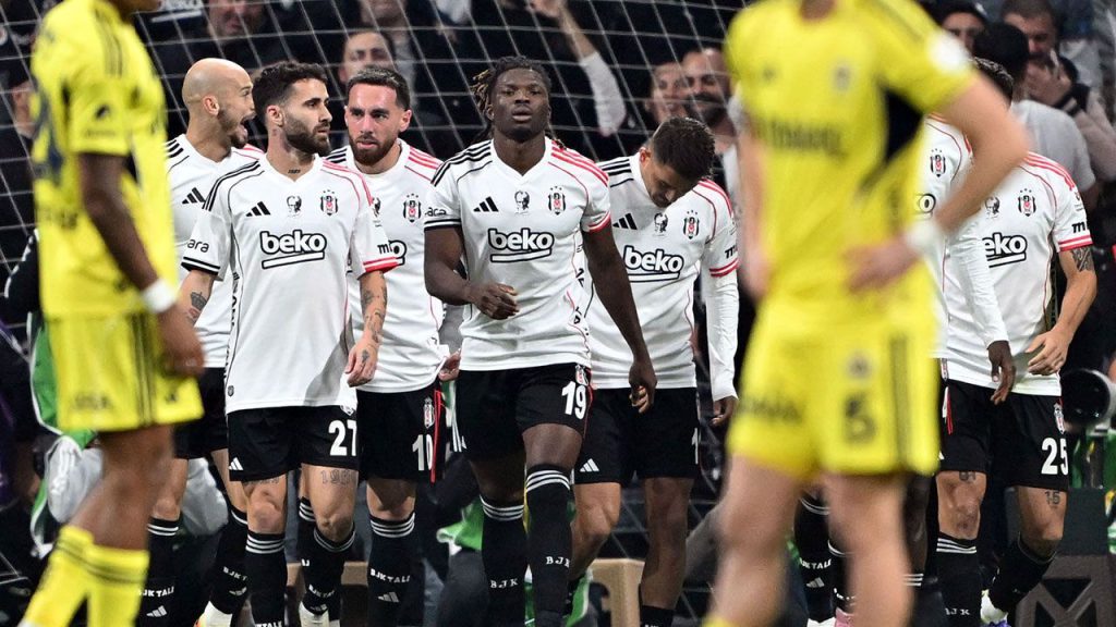 La Reazione di Erman Toroğlu al Cartellino Rosso di Orkun Kökçü nella Partita Fenerbahçe-Beşiktaş