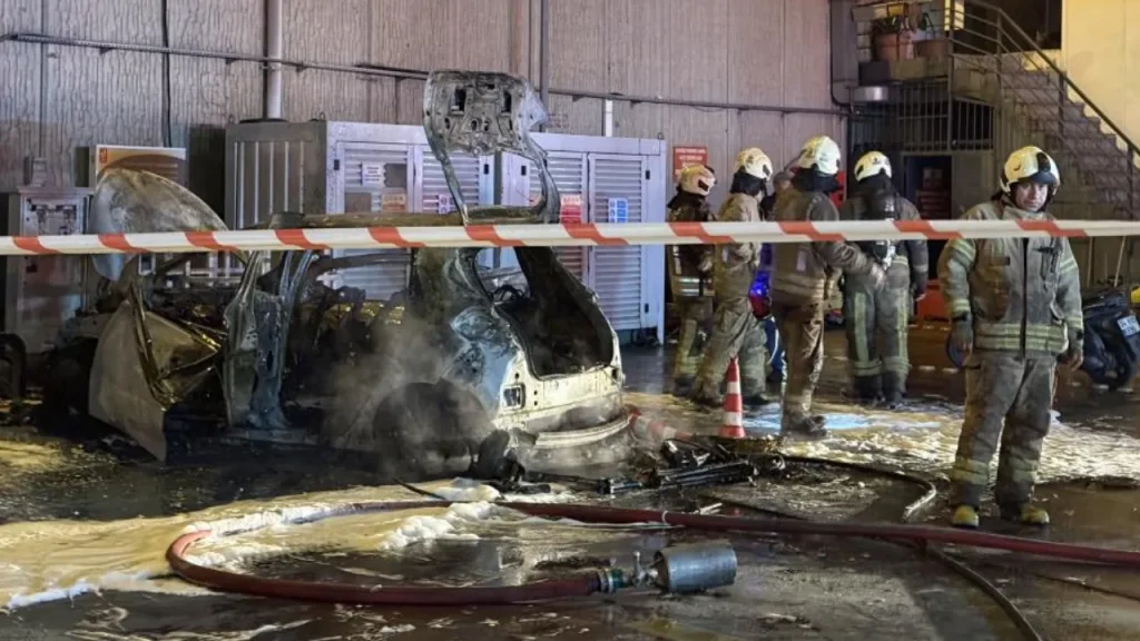 Veicolo elettrico esploso durante la ricarica a Esenyurt