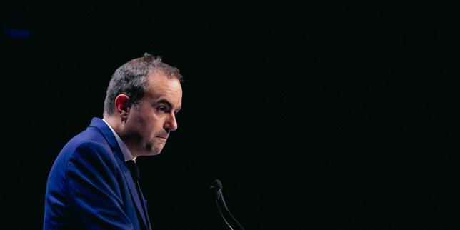 Sébastien Lecornu avverte di un possibile scenario di crisi che potrebbe impedire l&#039;approvazione del bilancio entro fine anno