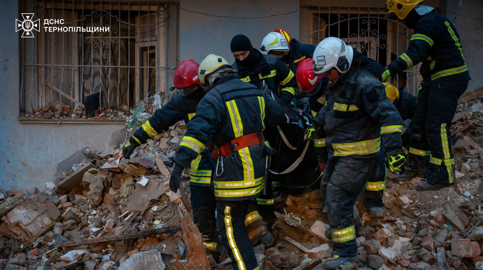 Attacco a Ternopil: 33 morti, 94 feriti e operazioni di soccorso in corso