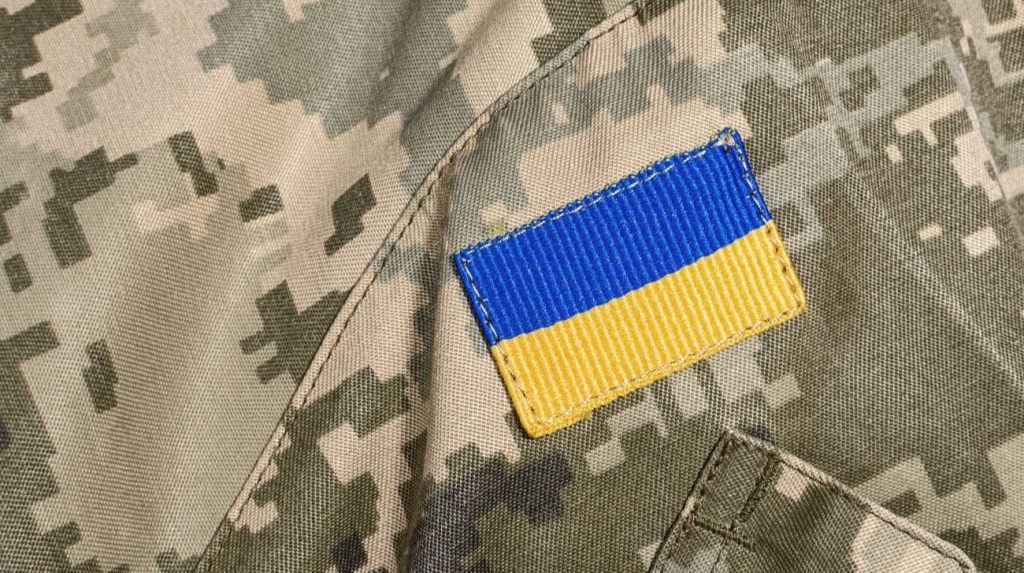 Ucraina introduce nuovo sistema di assegnazione per volontari stranieri nelle forze armate.