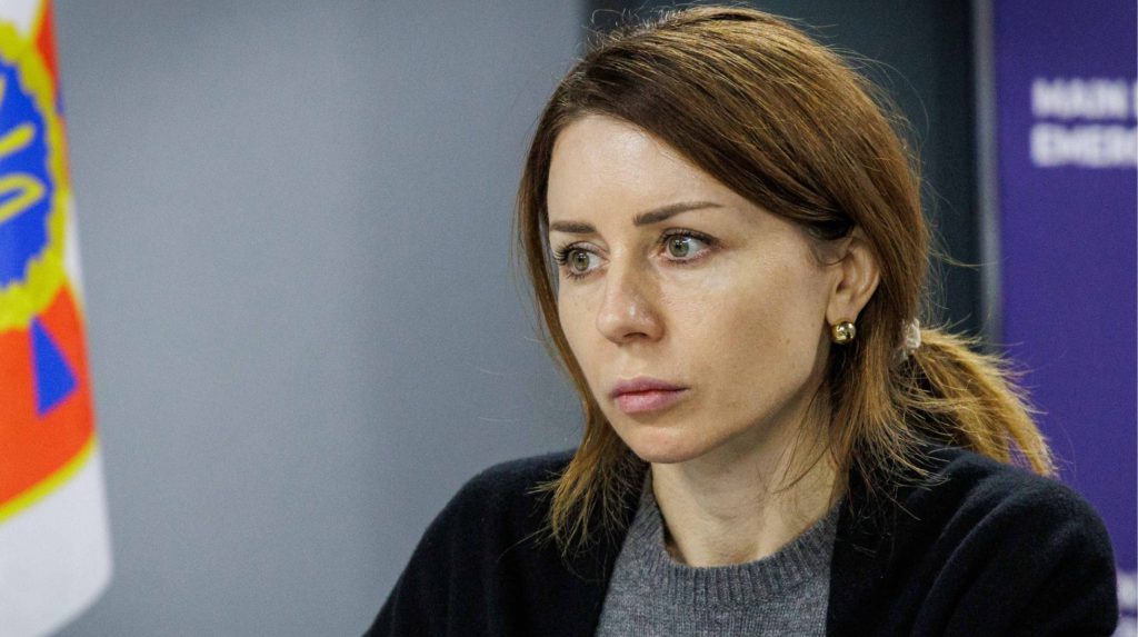 Attacco missilistico russo contro l&#039;infrastruttura energetica ucraina: danni e interruzioni di corrente, ma sistema energetico stabilizzato