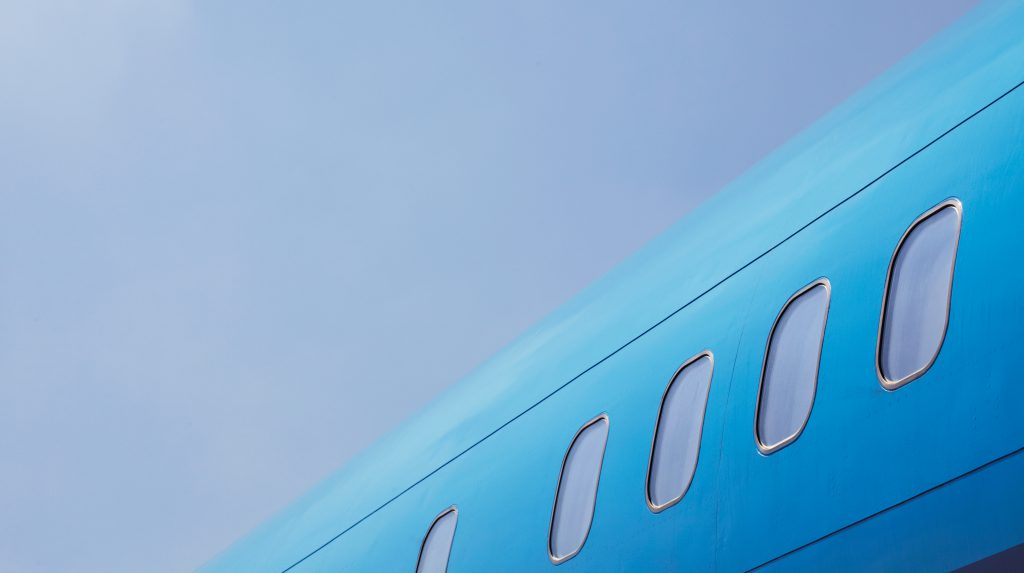 Chiusura degli aeroporti di Bruxelles e Liegi a causa di segnalazioni di droni: impatto sulla sicurezza e sul traffico aereo

Approfondimento
La chiusura degli aeroporti di Bruxelles e Liegi è un esempio di come la presenza di droni possa avere un impatto significativo sulla sicurezza e sul traffico aereo. La segnalazione di droni avvistati sopra gli aeroporti ha portato alla sospensione del traffico aereo per motivi di sicurezza, evidenziando la necessità di misure di sicurezza adeguate per prevenire incidenti.

Possibili Conseguenze
La chiusura degli aeroporti potrebbe avere conseguenze economiche e sociali, in particolare per i passeggeri e le aziende che dipendono dal traffico aereo. I passeggeri potrebbero subire ritardi o cancellazioni dei voli, mentre le aziende potrebbero subire perdite economiche a causa della sospensione del traffico aereo.

Opinione
Non è possibile esprimere un&#039;opinione in questo caso, poiché si tratta di un fatto verificabile. Tuttavia, è importante notare che la sicurezza aerea è un tema fondamentale e che la presenza di droni può rappresentare una minaccia alla sicurezza nazionale.

Analisi Critica dei Fatti
I fatti riportati sono basati su segnalazioni di droni avvistati sopra gli aeroporti di Bruxelles e Liegi, e sulla conseguente chiusura degli aeroporti per motivi di sicurezza. La fonte di questa notizia è RTBF, citata da European Pravda. È importante notare che la presenza di droni sopra le basi militari belghe è un fatto collegato alla chiusura degli aeroporti, poiché potrebbe indicare una minaccia alla sicurezza nazionale.

Relazioni con altri fatti
La presenza di droni sopra le basi militari belghe è un fatto collegato alla chiusura degli aeroporti, poiché potrebbe indicare una minaccia alla sicurezza nazionale. Inoltre, la questione della sicurezza aerea e della presenza di droni è un tema attuale e importante, in particolare dopo gli eventi recenti in Belgio.

Contesto storico
La questione della sicurezza aerea e della presenza di droni è un tema attuale e importante, in particolare dopo gli eventi recenti in Belgio. La chiusura degli aeroporti di Bruxelles e Liegi è un esempio di come la presenza di droni possa avere un impatto significativo sulla sicurezza e sul traffico aereo.

Fonti
La fonte di questa notizia è RTBF, citata da European Pravda. Il sito della fonte RSS è European Pravda, e il link diretto dell&#039;articolo è https://www.pravda.com.ua/eng/news/2025/11/04/8005721/.