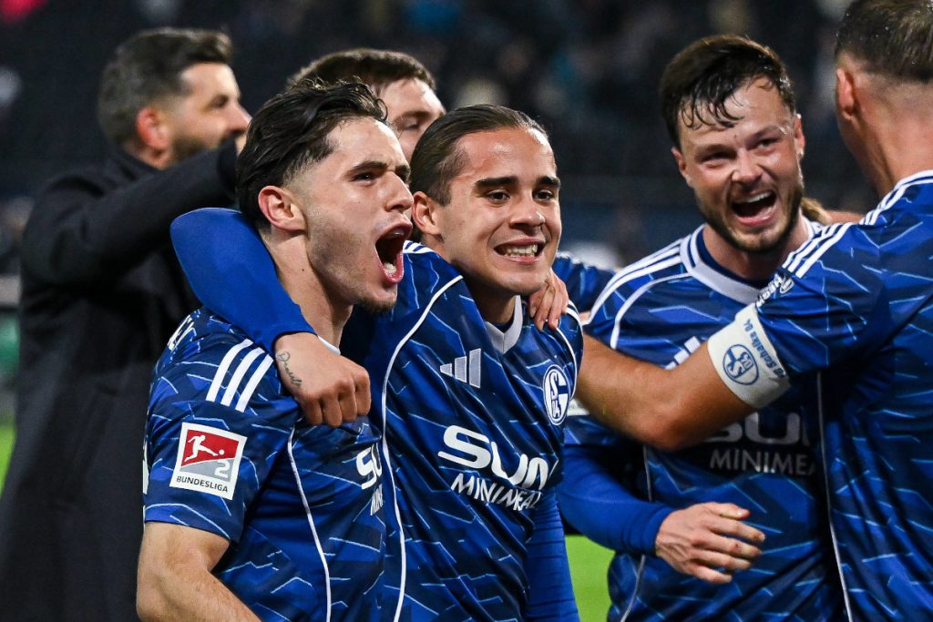 Un Cambiamento Epocale per il Schalke: Ricordi e Emozioni Rivivono tra i Tifosi