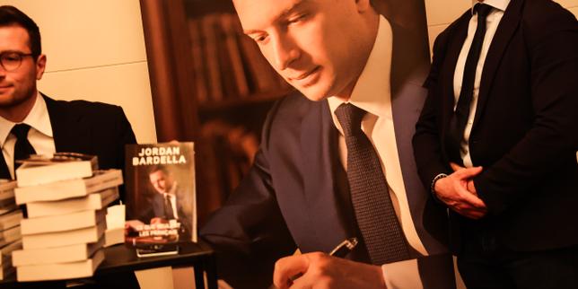 Proteste a Nîmes contro la visita del presidente del Rassemblement national Jordan Bardella