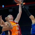 Fenerbahçe vince 75‑71 su Galatasaray e resta in testa alla classifica.