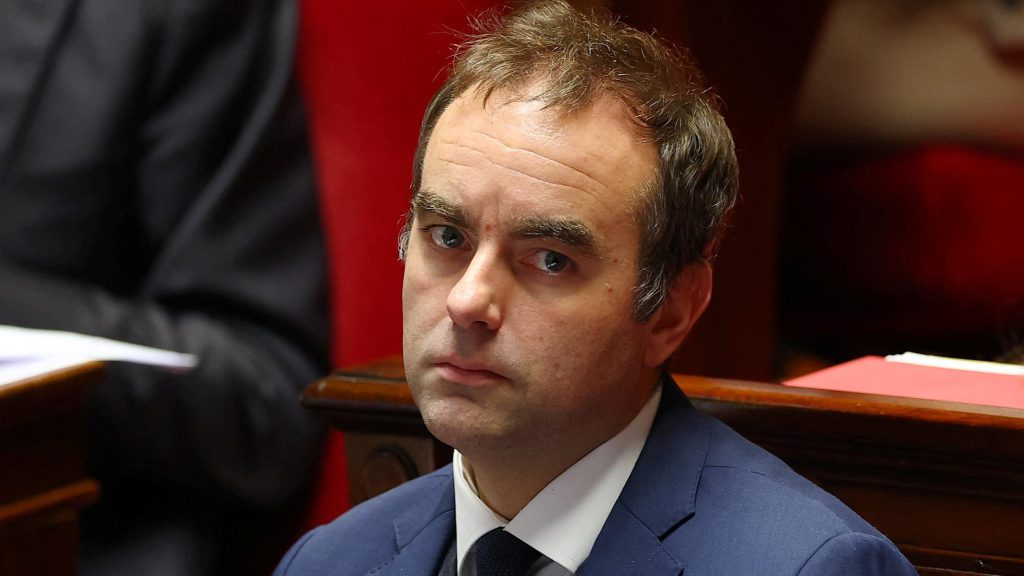 La Francia di fronte all&#039;impasse: il ritorno dell&#039;articolo 49.3 come soluzione alla crisi di bilancio