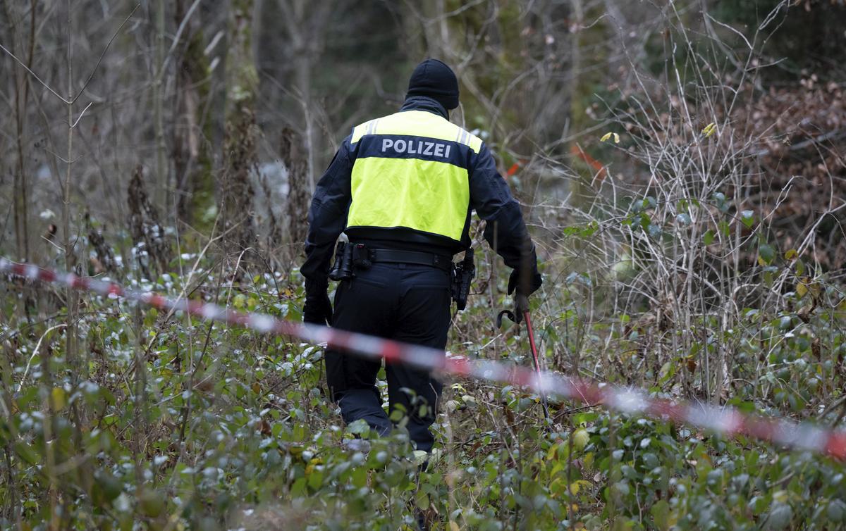 Corpo di donna trovato nella foresta vicino a Monaco di Baviera: polizia avvia indagini
