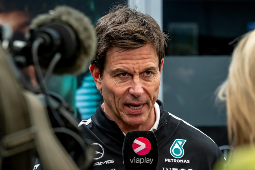 Toto Wolff vende quote di Mercedes‑F1: è un segnale di possibile ritiro dalla Formula 1?