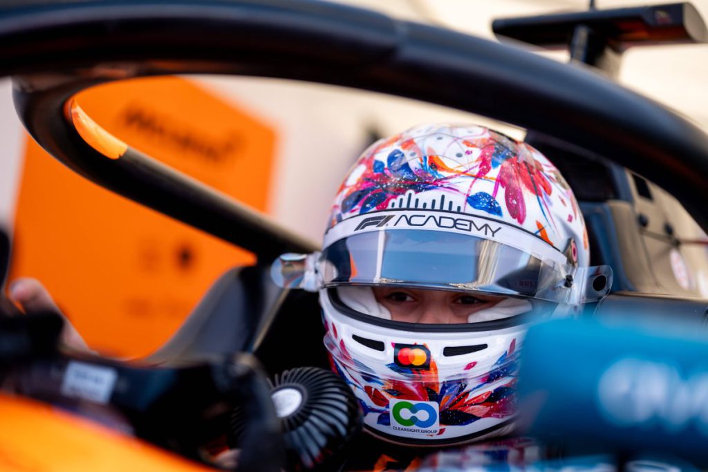 La figlia di un ex pilota di Formula 1 entra in cockpit