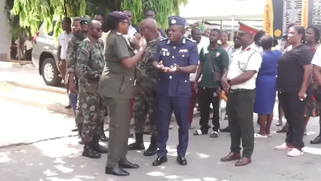 Tragedia in Gana: 6 morti e molti feriti in una calca durante la selezione dei militari