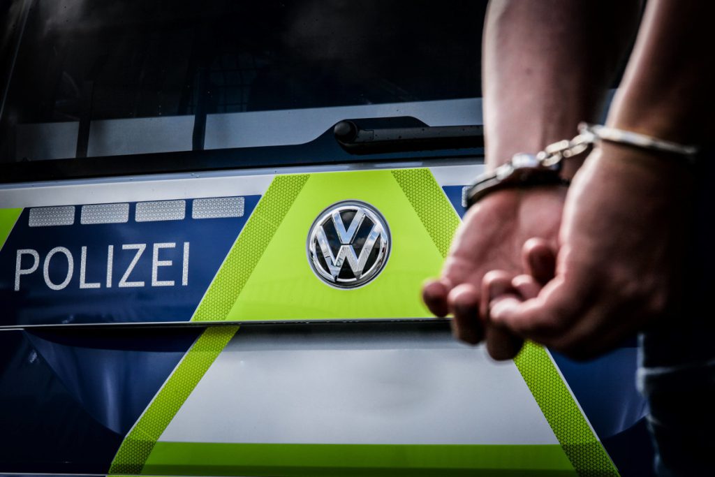 Donna uccisa a Gelsenkirchen: la polizia arresta il presunto autore dell&#039;aggressione e la comunità locale chiede giustizia e sicurezza