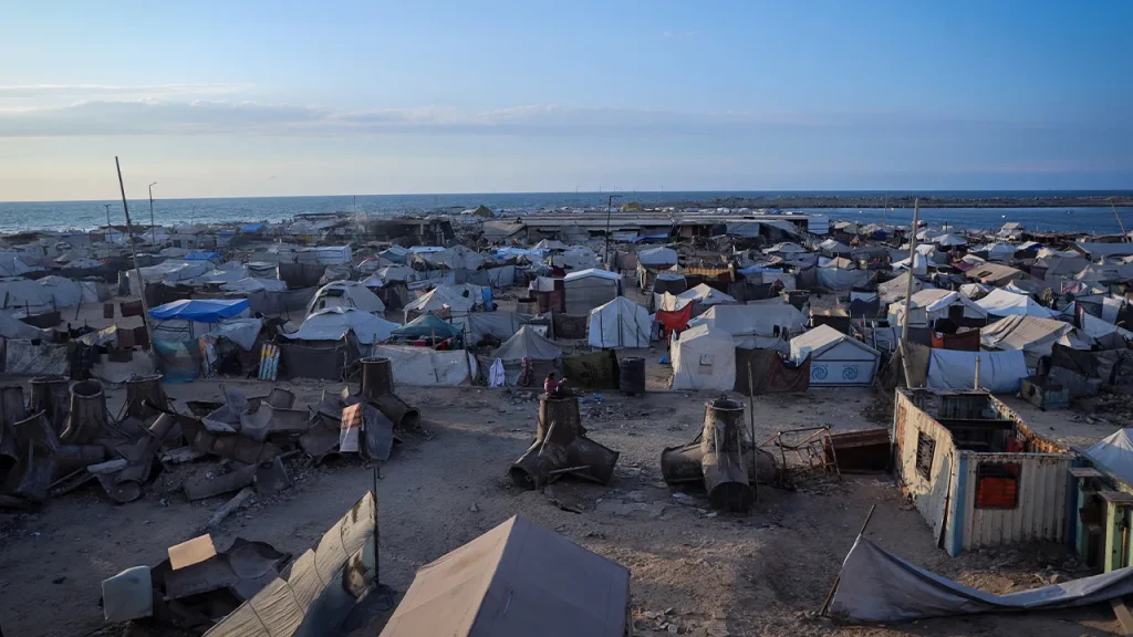 Catastrofe imminente a Han Yunus: tempesta e inondazioni minacciano la vita di 900.000 palestinesi sfollati