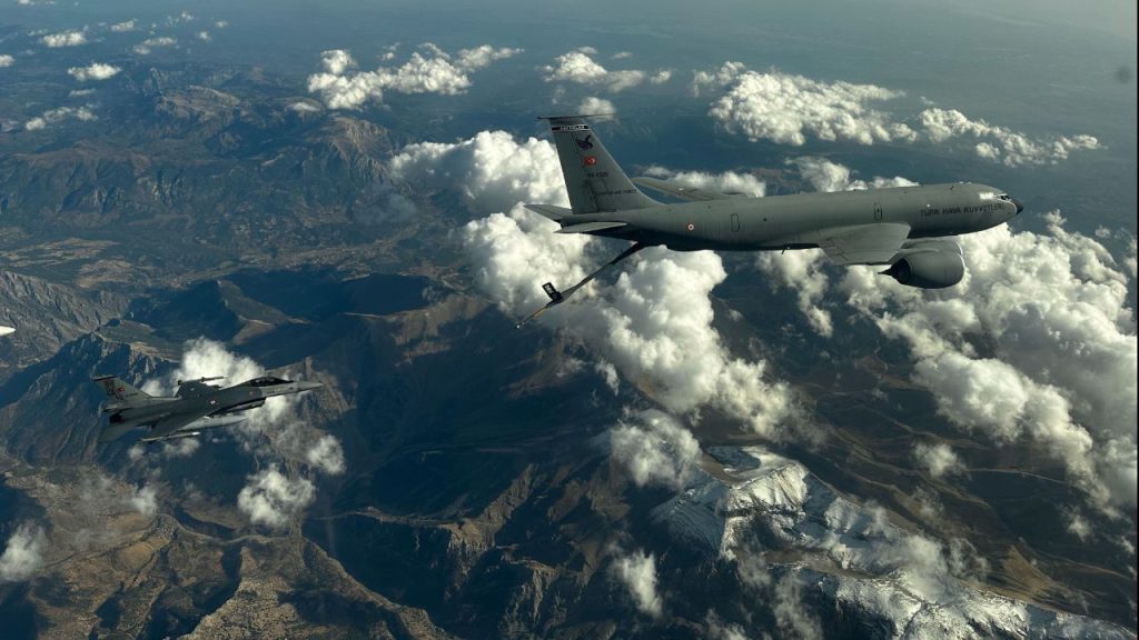 Esercizio di difesa aerea nel Mediterraneo: le forze aeree mostrano la loro forza con un addestramento di attacco e difesa nel cielo internazionale