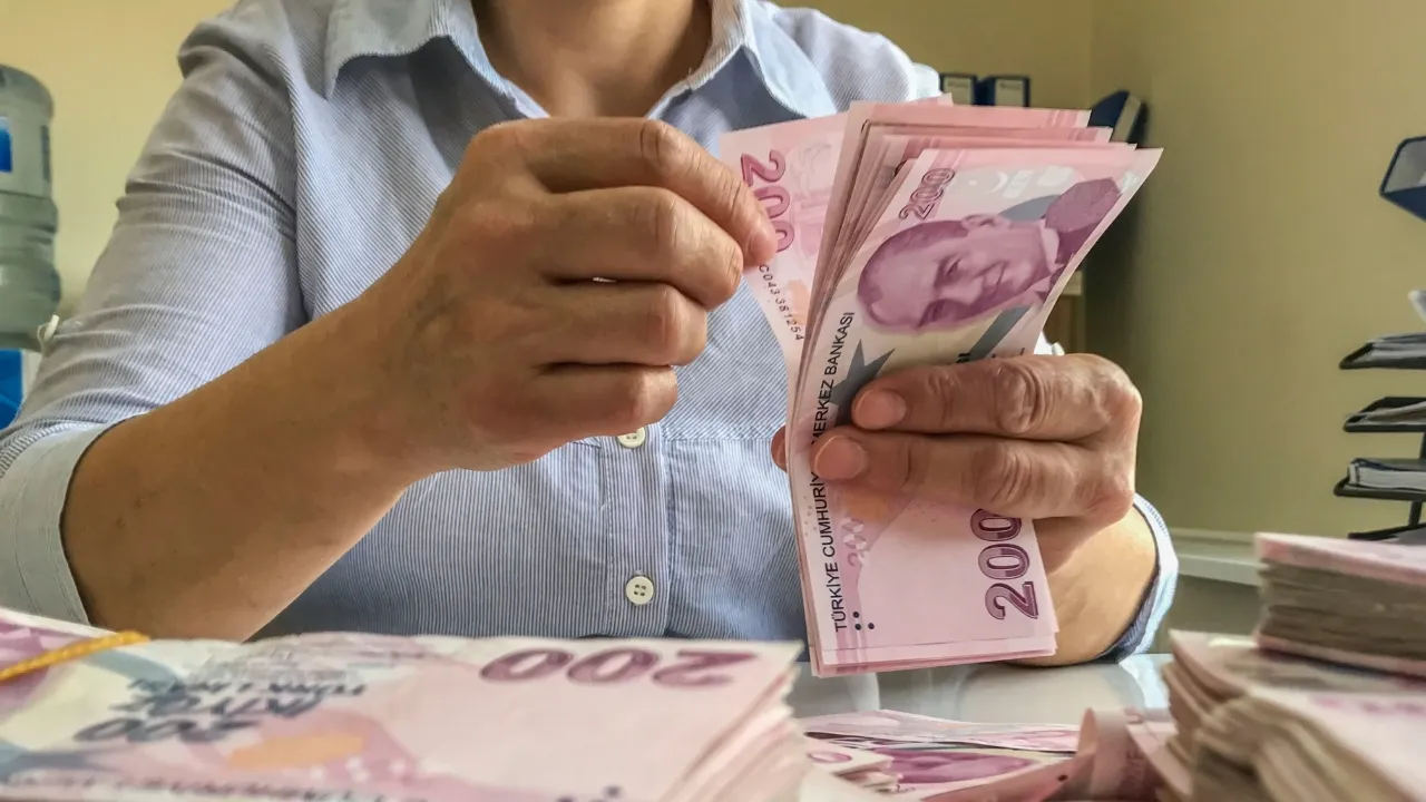 Fine del periodo di doppio stipendio: pensionati che lavorano dopo la pensione a partire da ottobre 2028 subiranno riduzioni